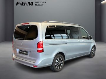 Mercedes V 220 - 3