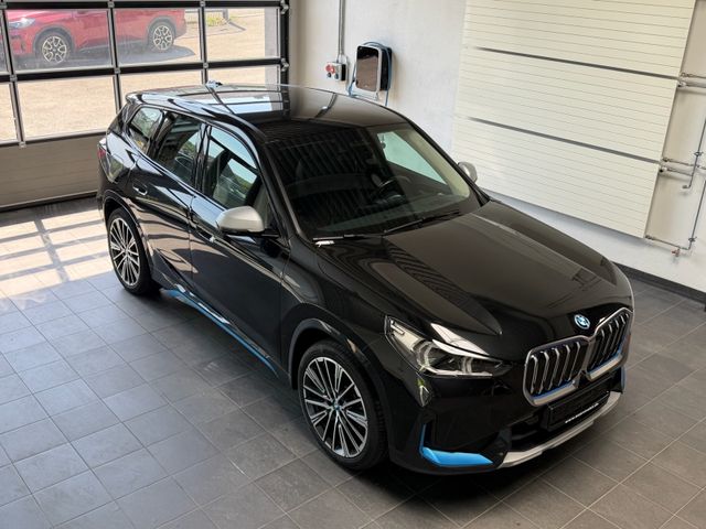 BMW iX1 30 xDrive xLine Leder Vernasca_HUD_HK_DA Pro