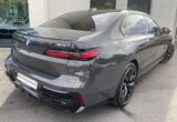 BMW i7 M70 xDrive M Sport || TheatreScreen Massage - BMW i7: Grau