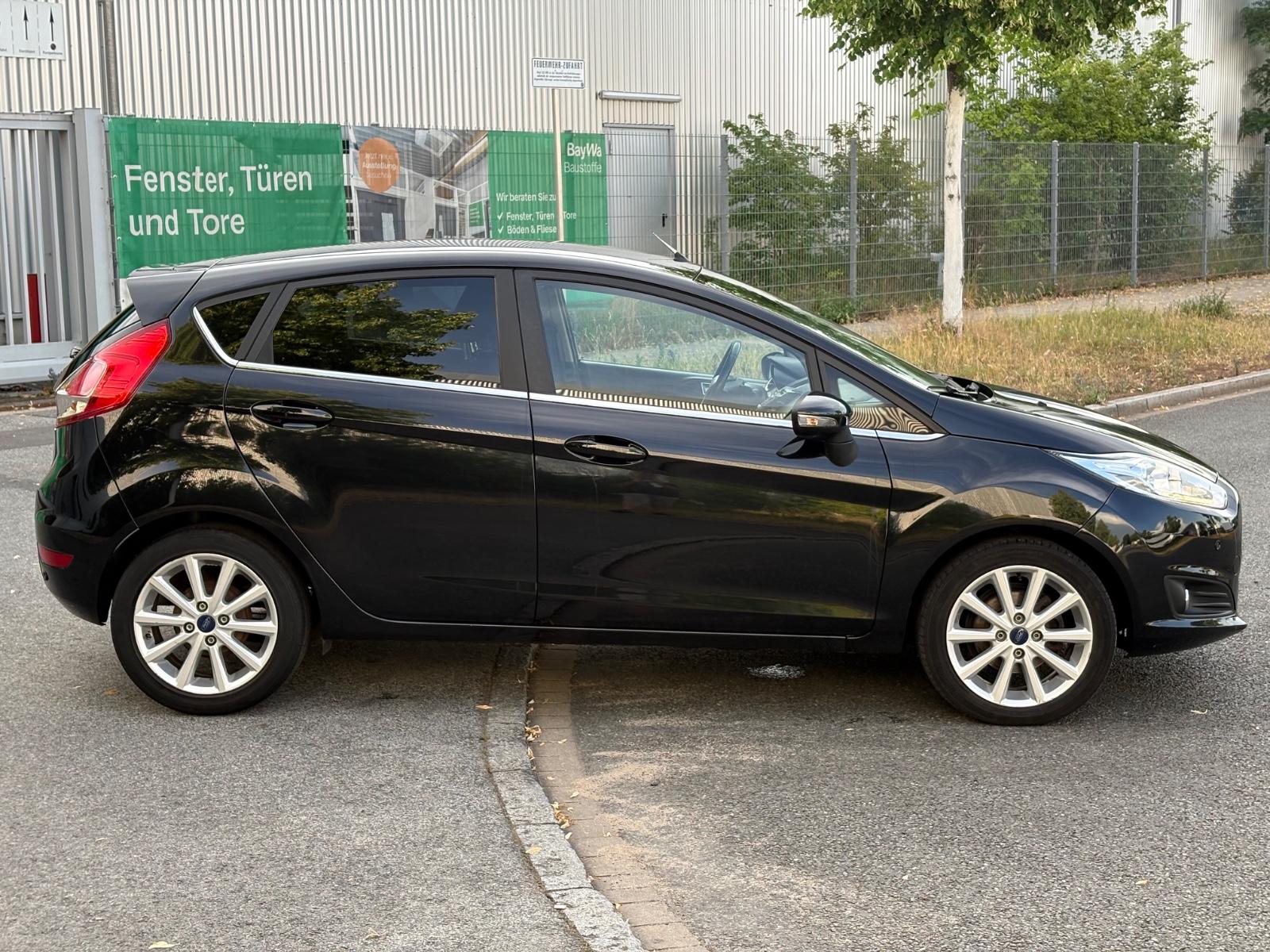 Ford Fiesta Titanium*SHZ*TÜVNEU*PDC*LED*