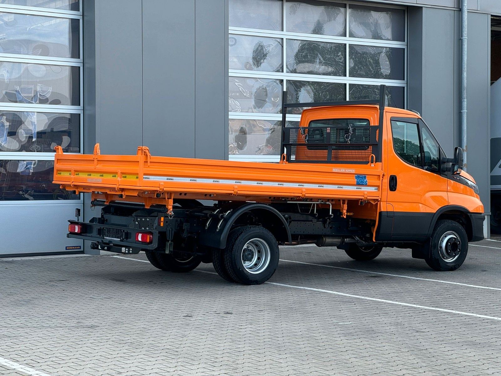 Fahrzeugabbildung Iveco Daily 70C18 MEILLER Kipper Nutzlast 3.610 Kg