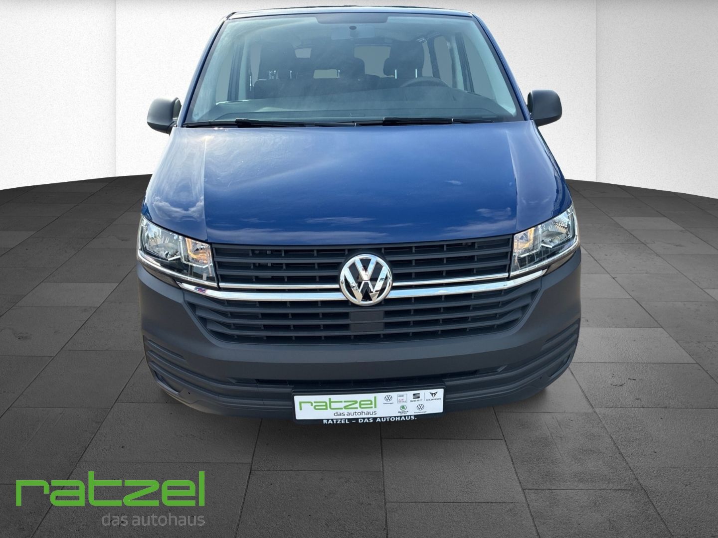 Fahrzeugabbildung Volkswagen T6.1 Kombi 2.0 TDI DAB Notbremsass. PDC 9-Sitzer