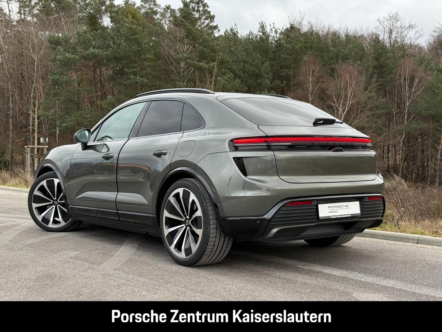 Porsche Macan Turbo 22-Zoll Rückfahrkamera LED-Matrix