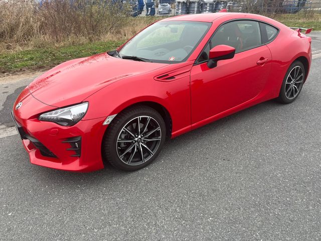 Toyota GT86 2,0-l-Boxermotor, pure red