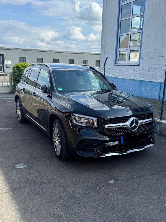 Image of Mercedes-Benz GLB 180