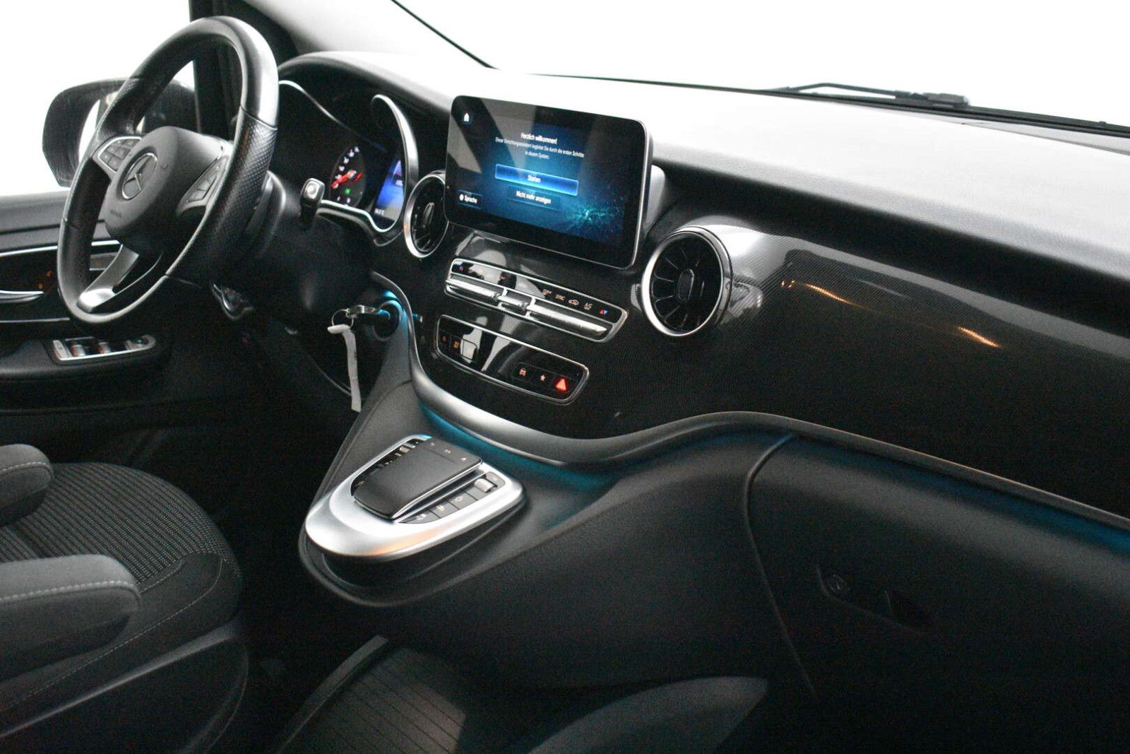 Fahrzeugabbildung Mercedes-Benz V300d 4Mat Edit Extralang AMG 19"+NIGHT+AHK+LED+