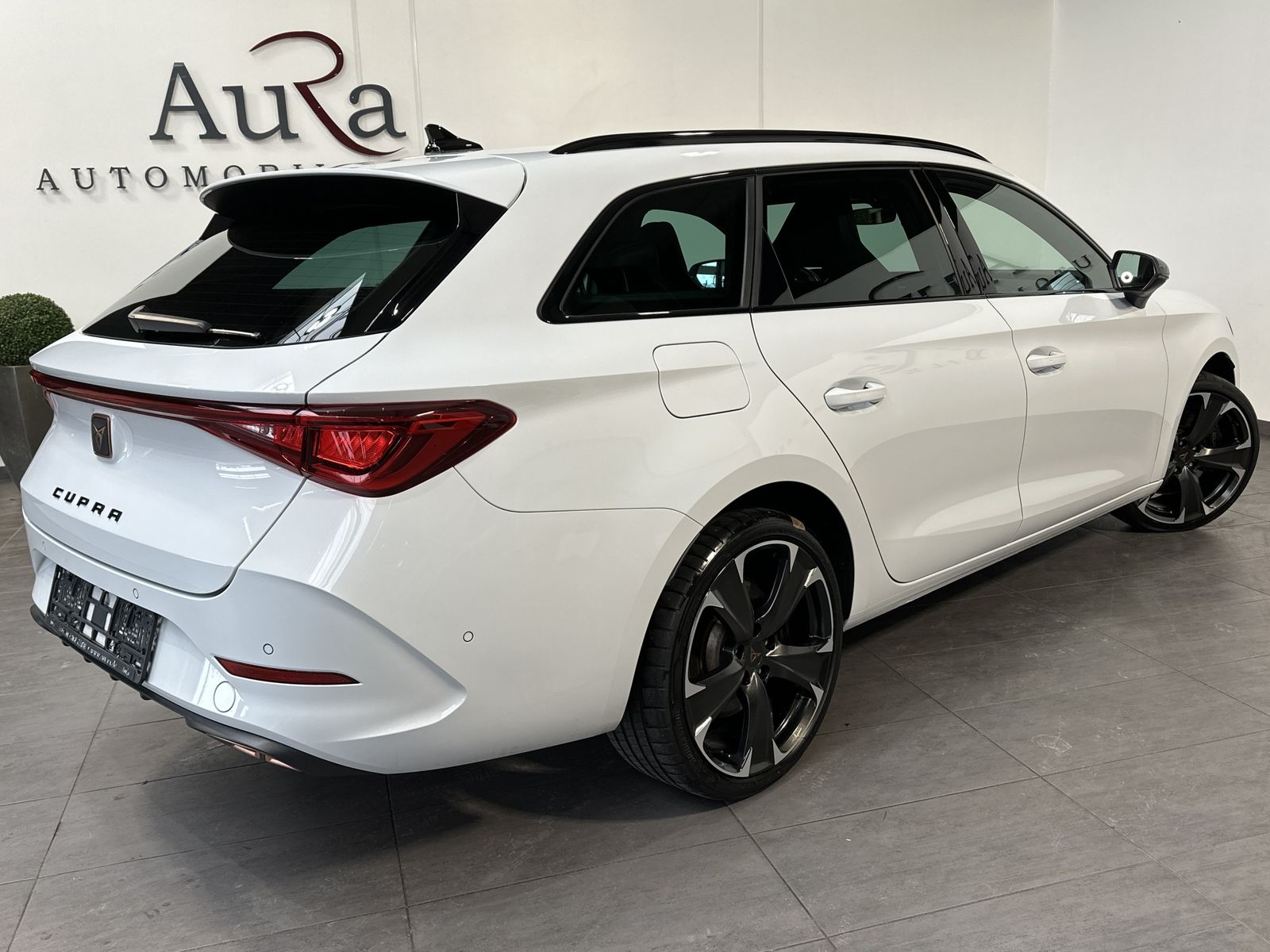 Fahrzeugabbildung CUPRA Leon Sportstourer 1.4 e-Hybrid NAV+LED+AHK+ACC