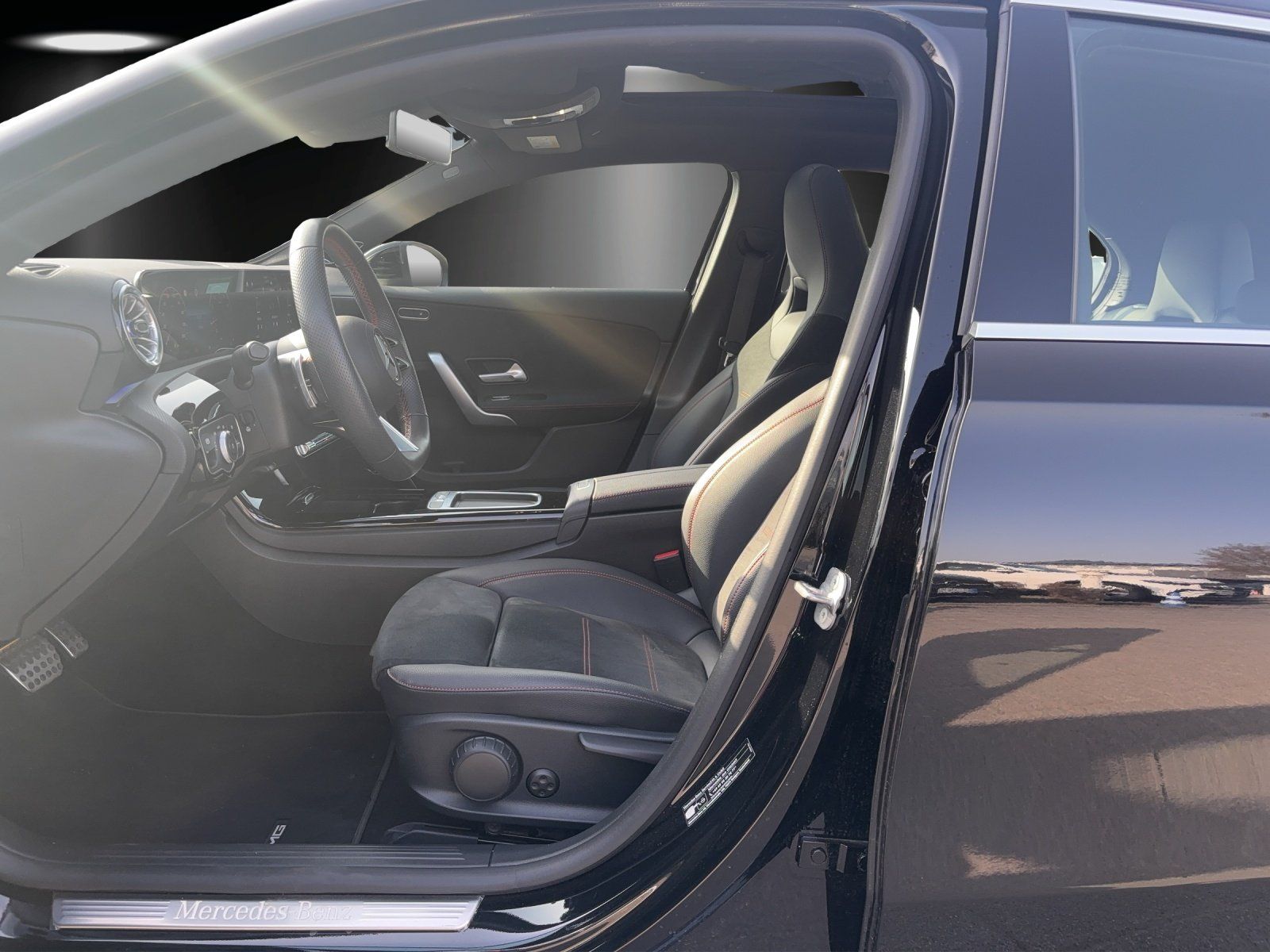 Fahrzeugabbildung Mercedes-Benz A 250 4M AMG Premium Standhz Pano Burme WinterPk