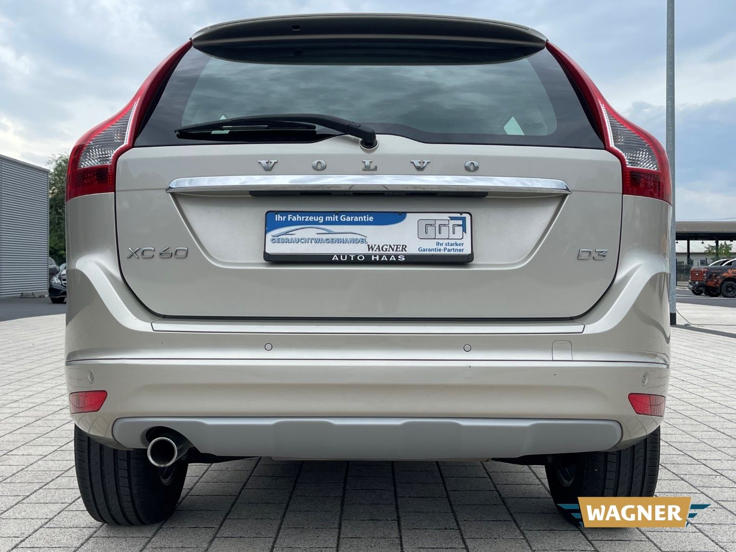 Fahrzeugabbildung Volvo XC60 Momentum 2WD Bi-Xenon SHZ 1-Hand