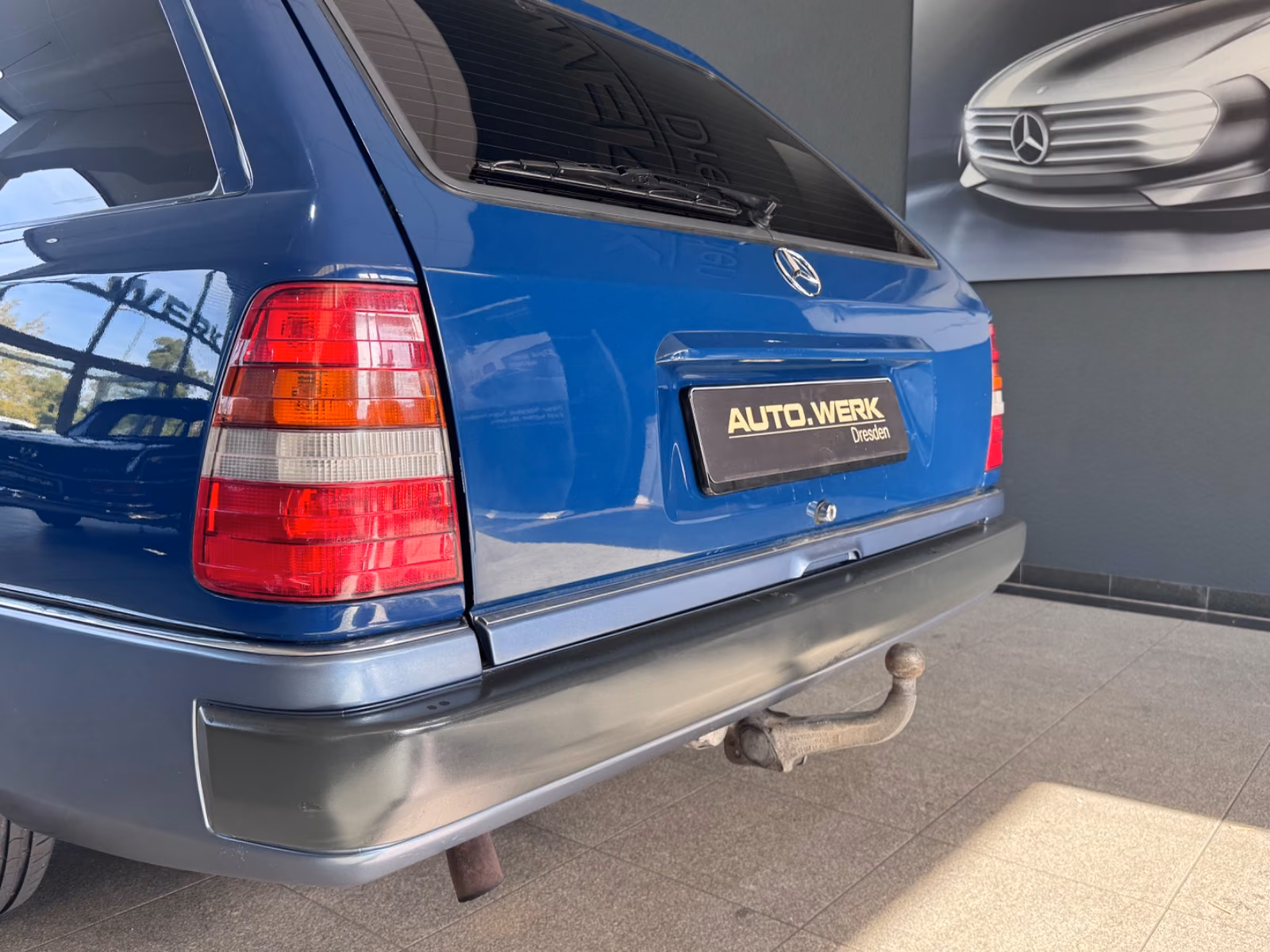 MERCEDES-BENZ E 230 132 ch BVA W124 - CLIM - CHAUFFAGE STATIONNAIRE - CUIR - ATTELAGE - 244600 km