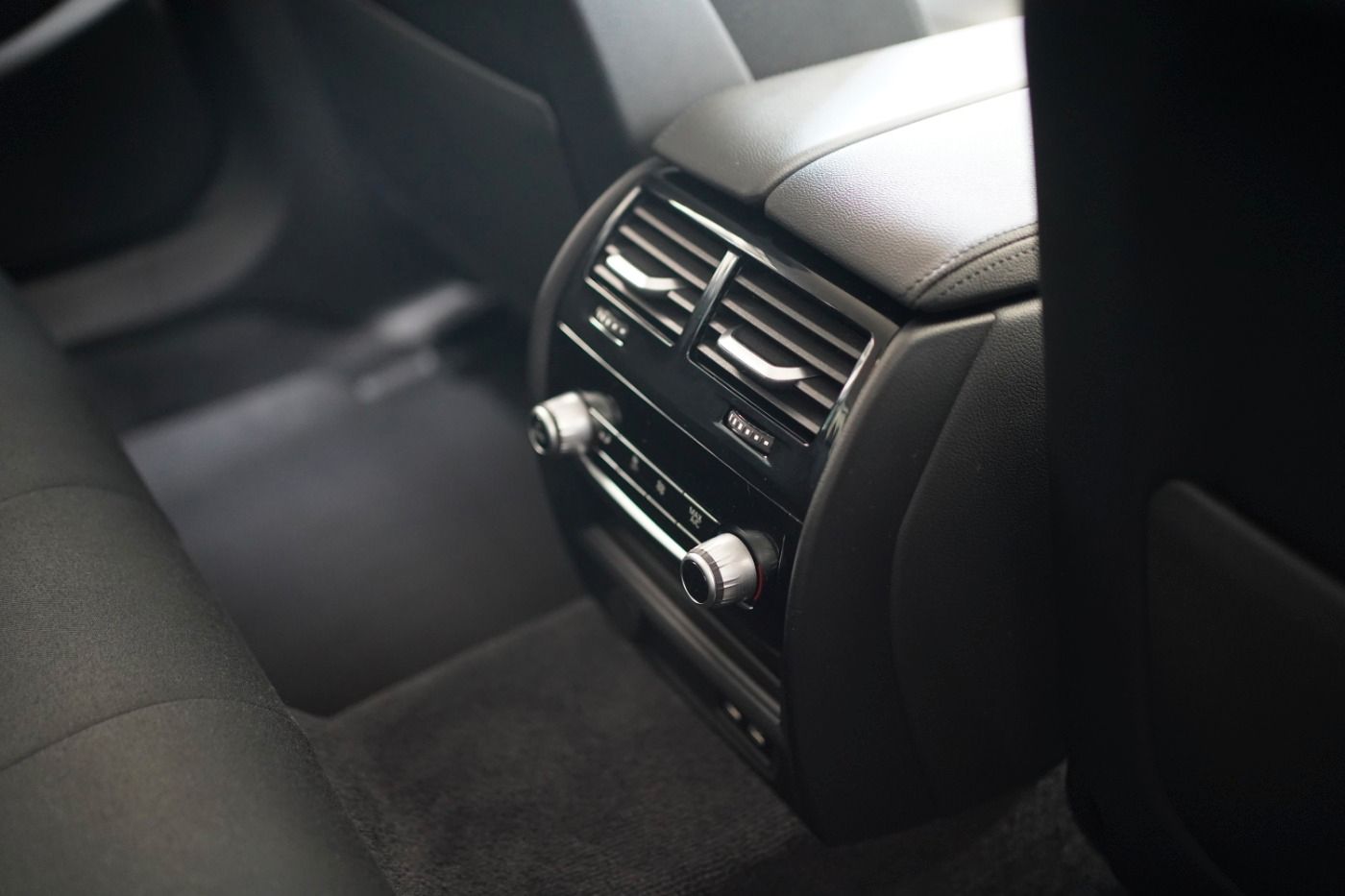 Fahrzeugabbildung BMW 520d Limousine +Parking Assistant+Standheizung