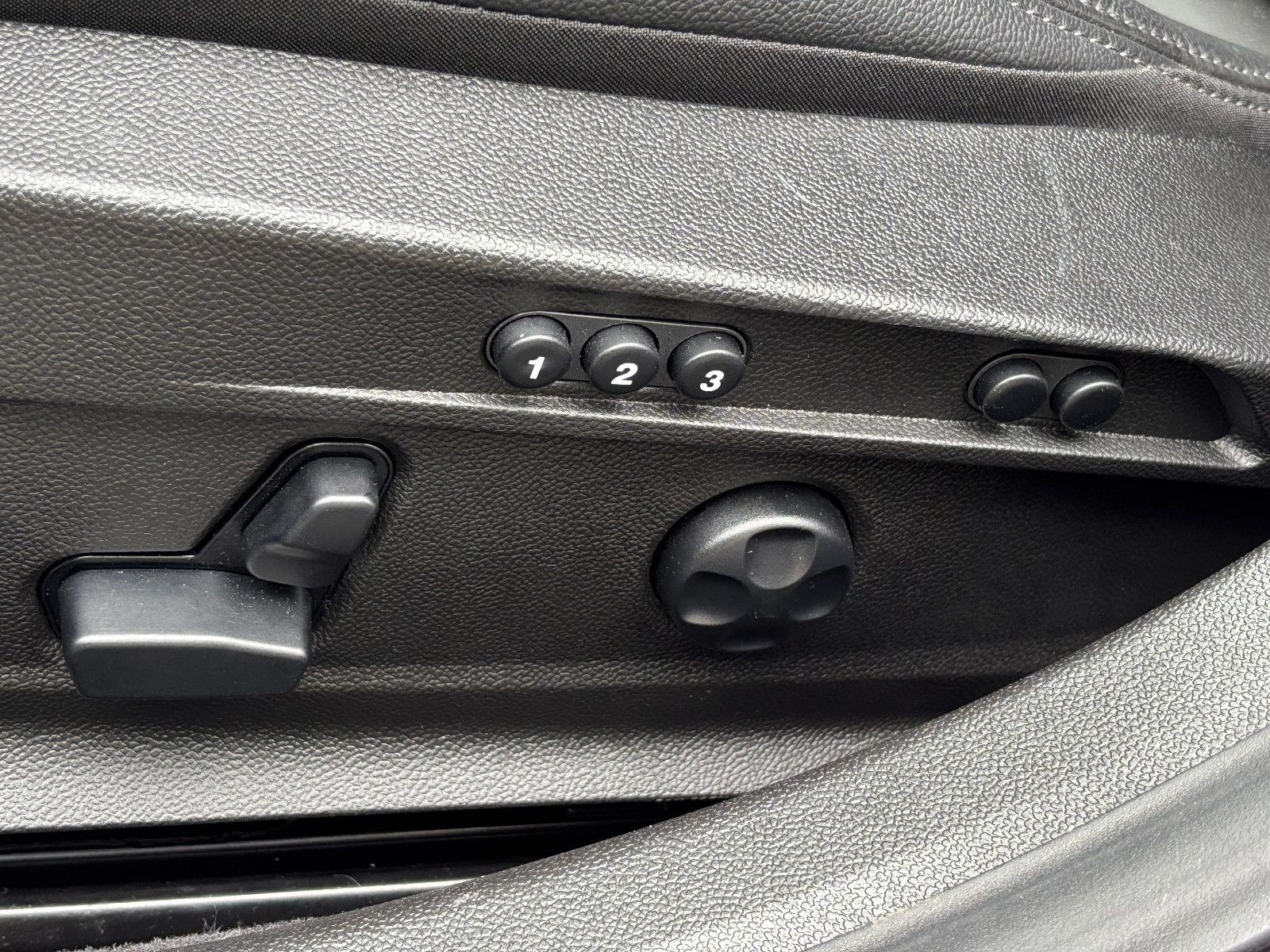 Fahrzeugabbildung Alfa Romeo Giulia Veloce Q4/ACC/MEMORY/KAMERA/NAVI/SOUND/