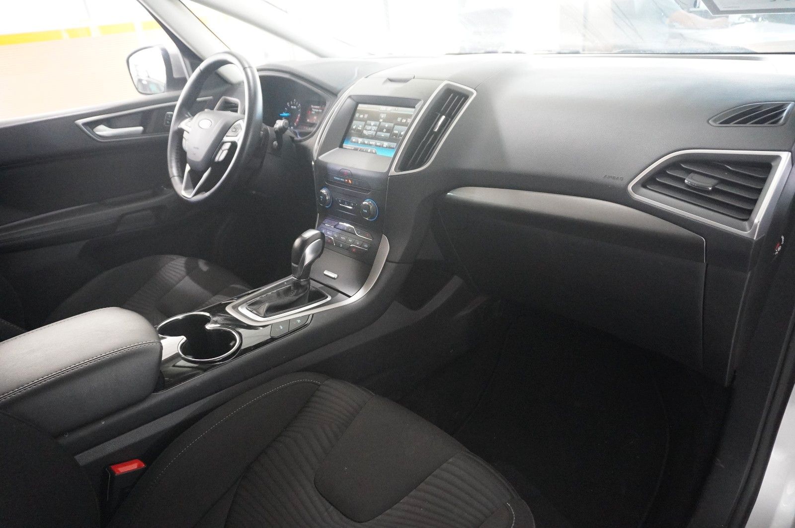 Fahrzeugabbildung Ford S-Max 2.0D BUSINESS 4X4 7-SITZE NAVI/SH/PDC/TEMP