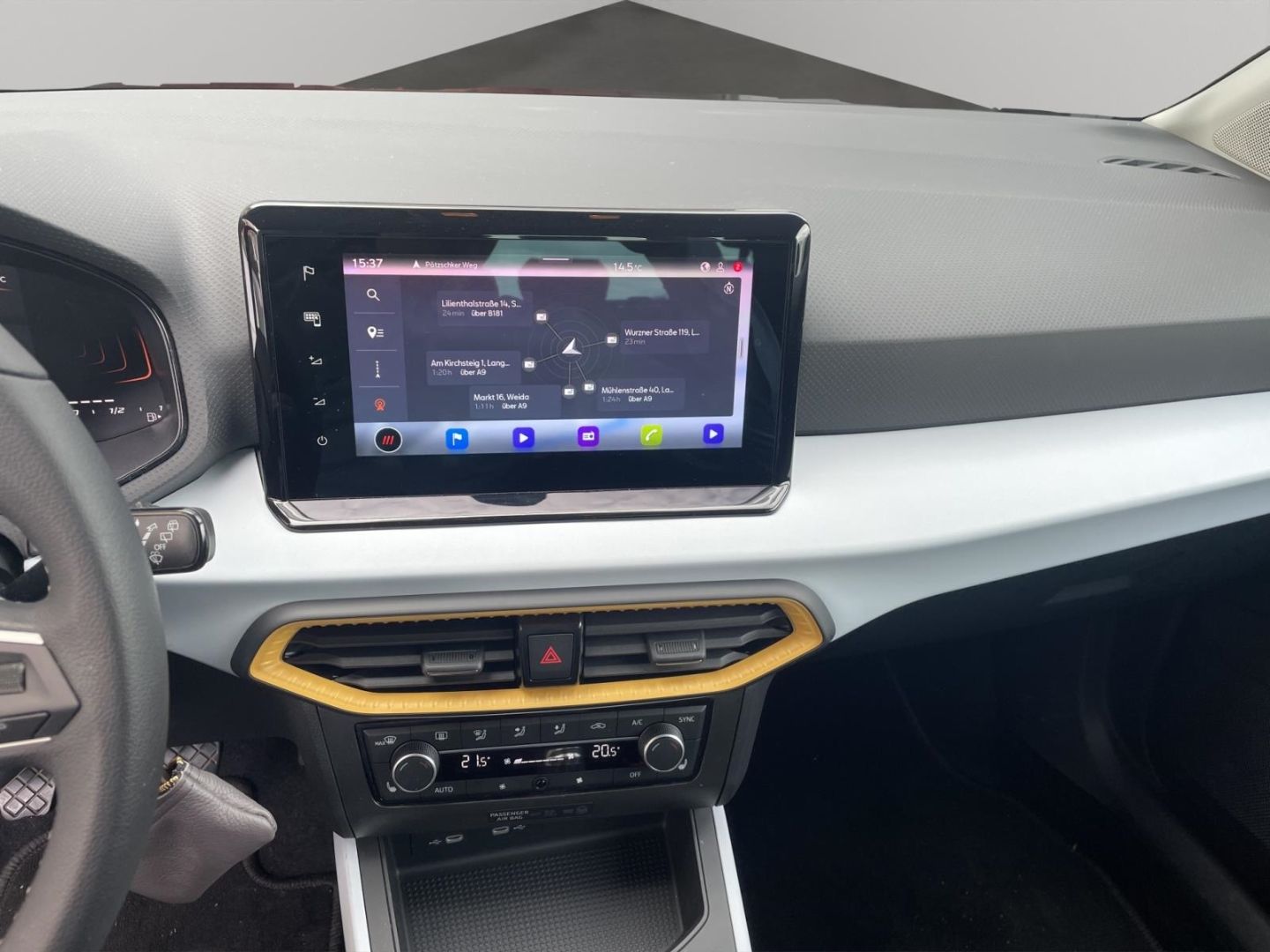 Fahrzeugabbildung SEAT Arona Style Navi Tempomat Allwetter LED PDC