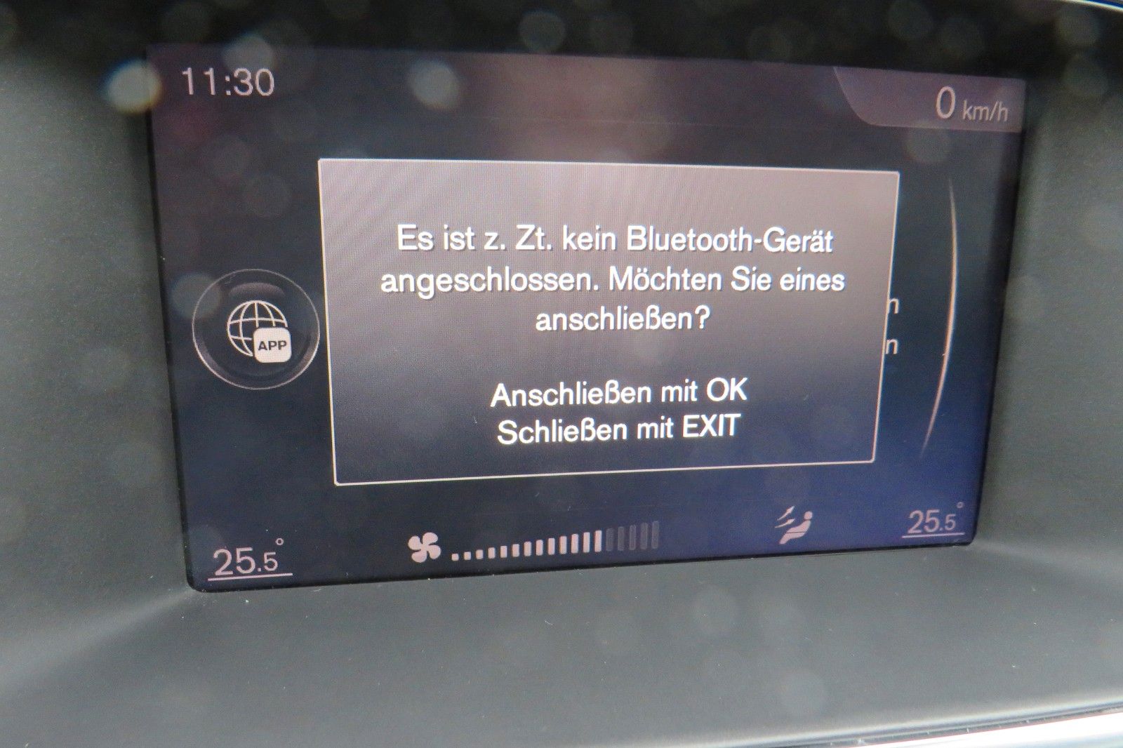 Fahrzeugabbildung Volvo V40 Kinetic NAVI TELVOR KLIMATRONIC 8-FACH ALU
