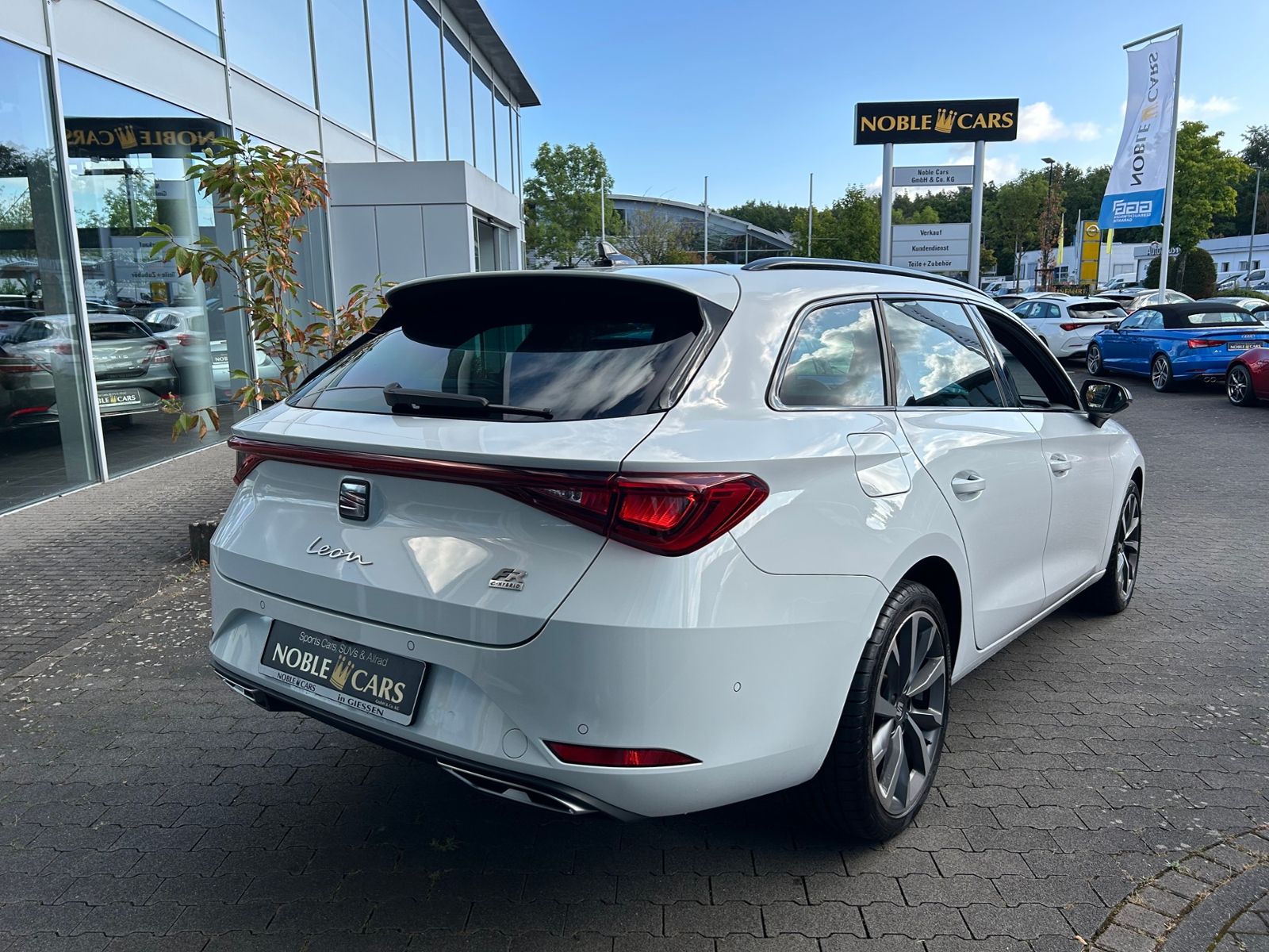 Fahrzeugabbildung SEAT Leon Sportstourer FR e-Hybrid LED NAVI ALU