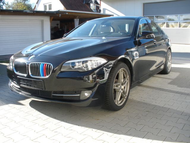 BMW 528i - 3,0 Automatik, abn AHK, 19", Leder usw