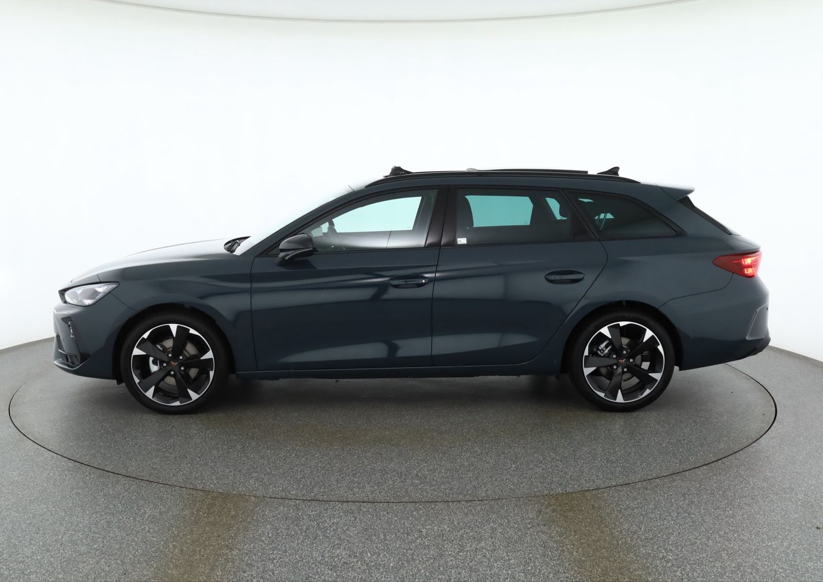 Cupra Leon ST 1.5eTSI DSG LED ACC Pano AHK imagem 2