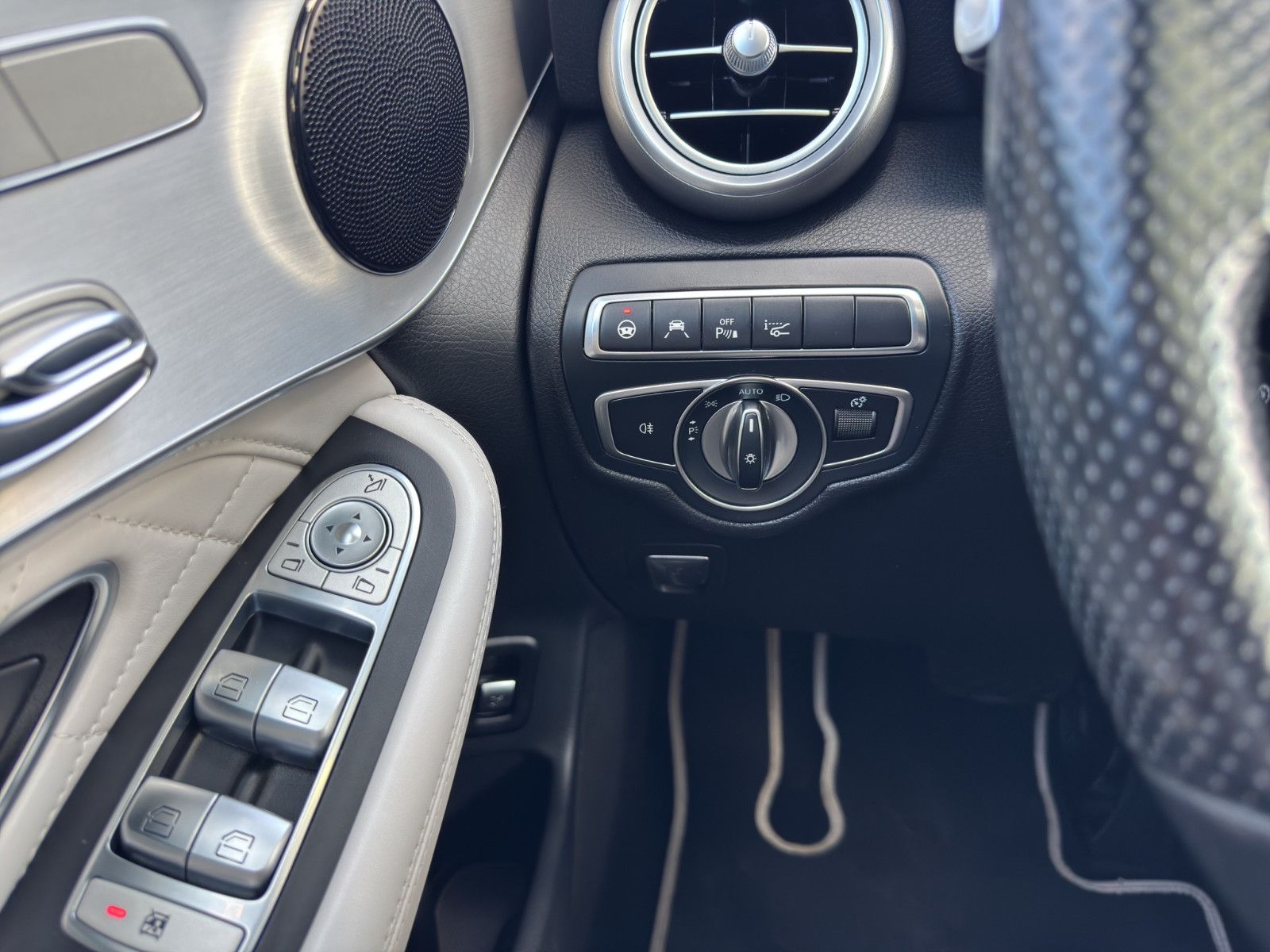 Fahrzeugabbildung Mercedes-Benz GLC 220 d 4Matic/AMG Line/Pano/ACC/Keyless Go