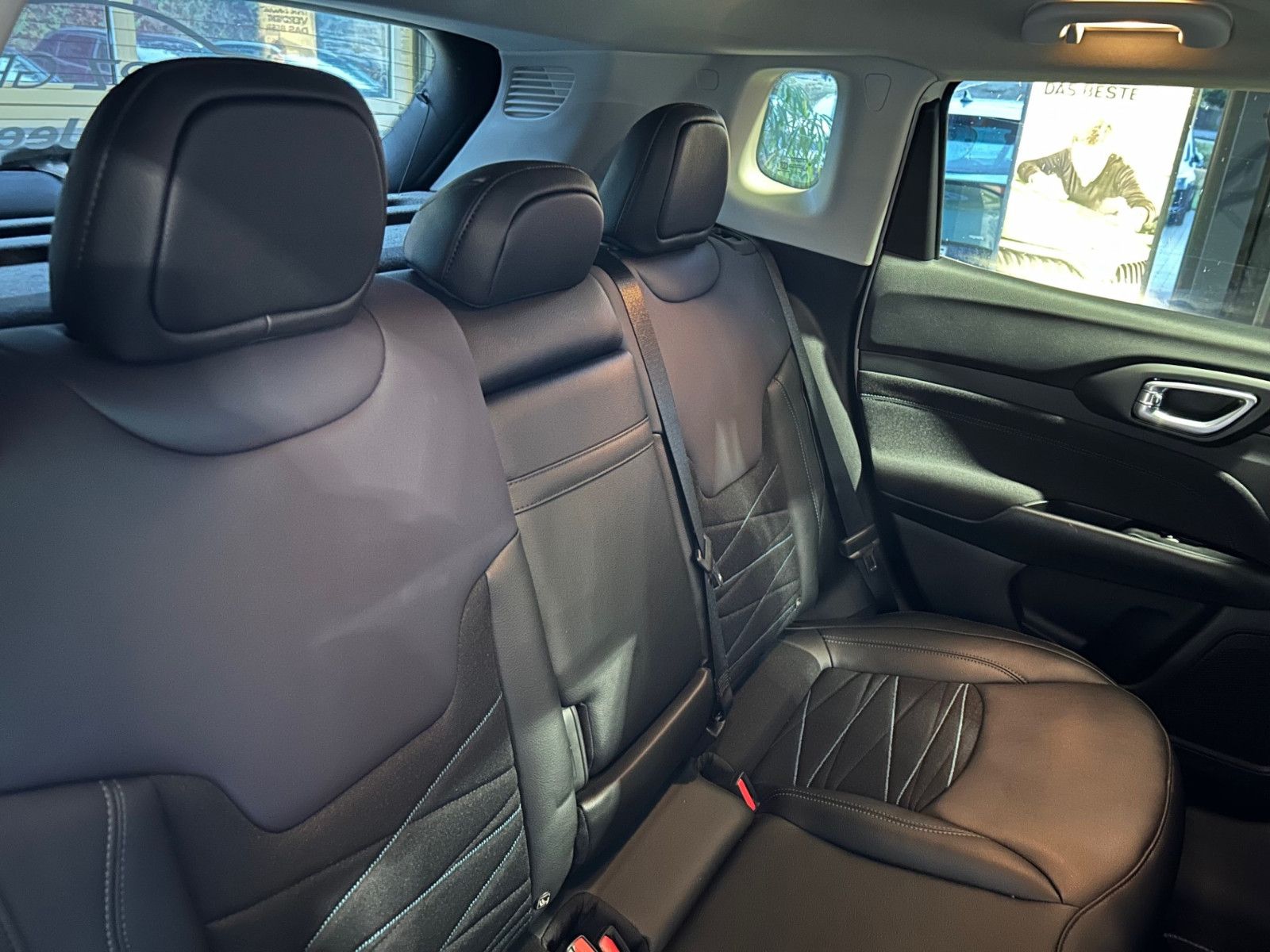 Fahrzeugabbildung Jeep Compass Upland Plug-In Hybrid 4XE