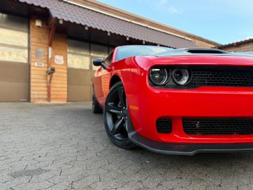 Dodge Challenger - 11