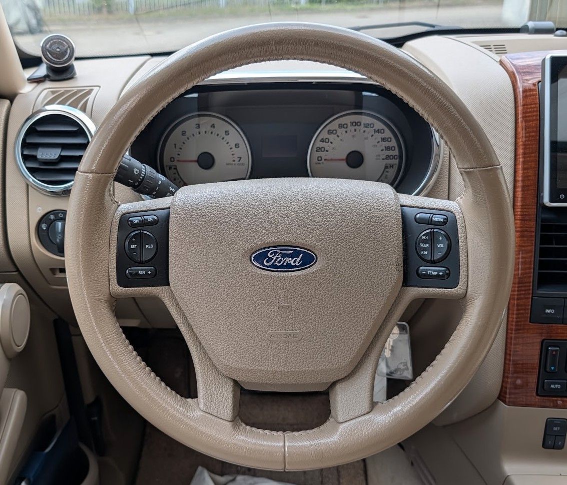 Ford Explorer V8 Eddie Bauer – Bild 8