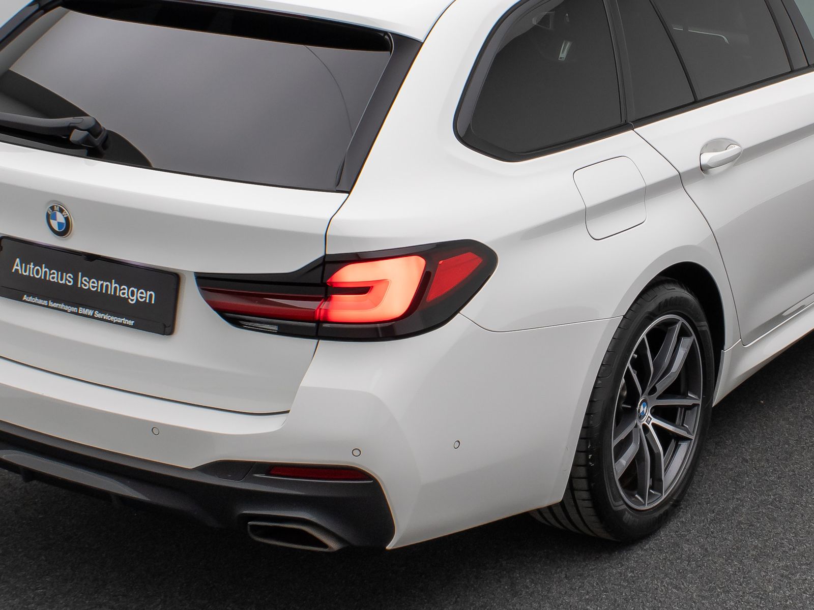 Fahrzeugabbildung BMW 530d M Sport Kamera DAB Memory ACC H/K Panorama