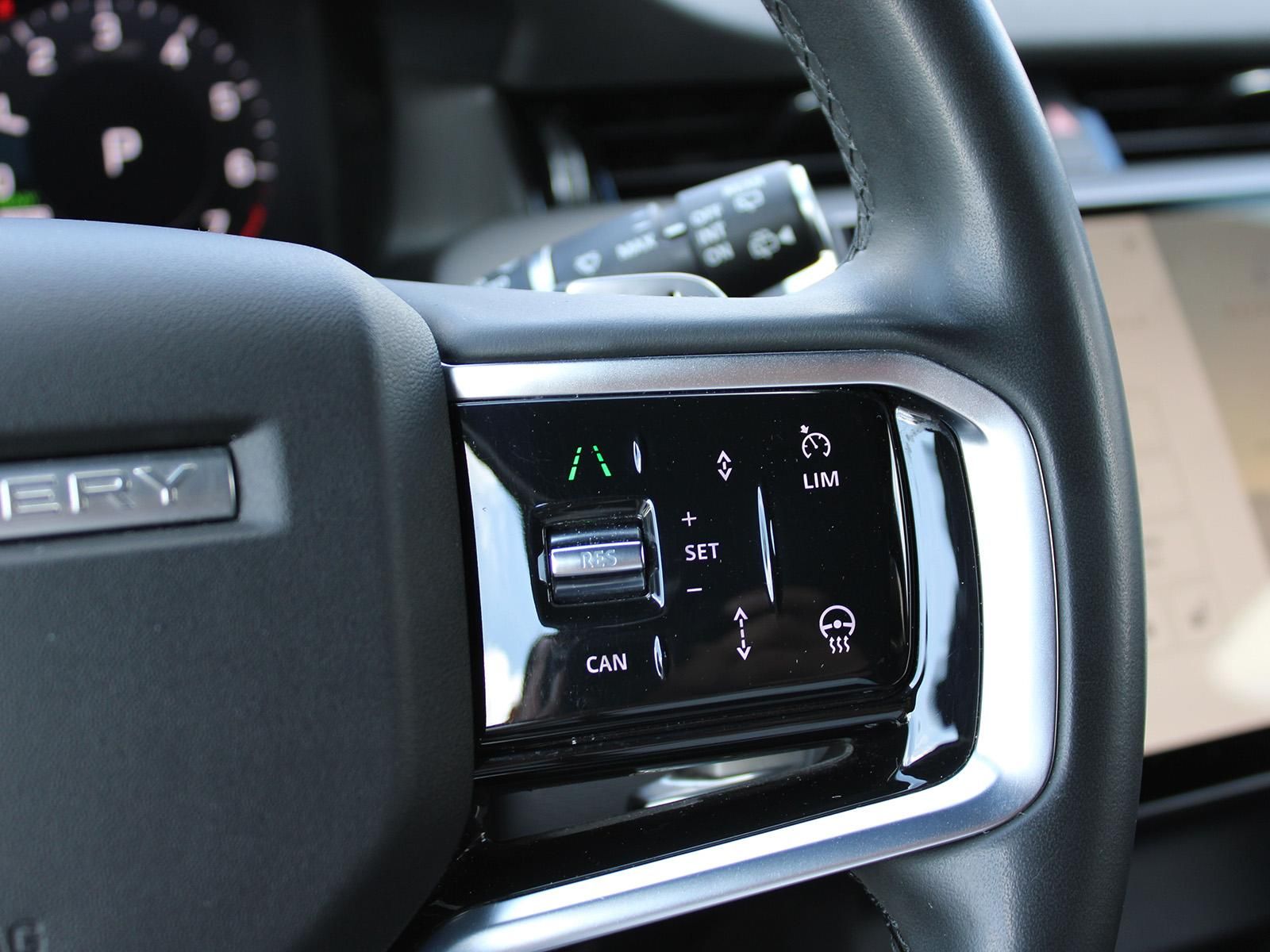 Fahrzeugabbildung Land Rover Discovery Sport P300e Dynamic SE