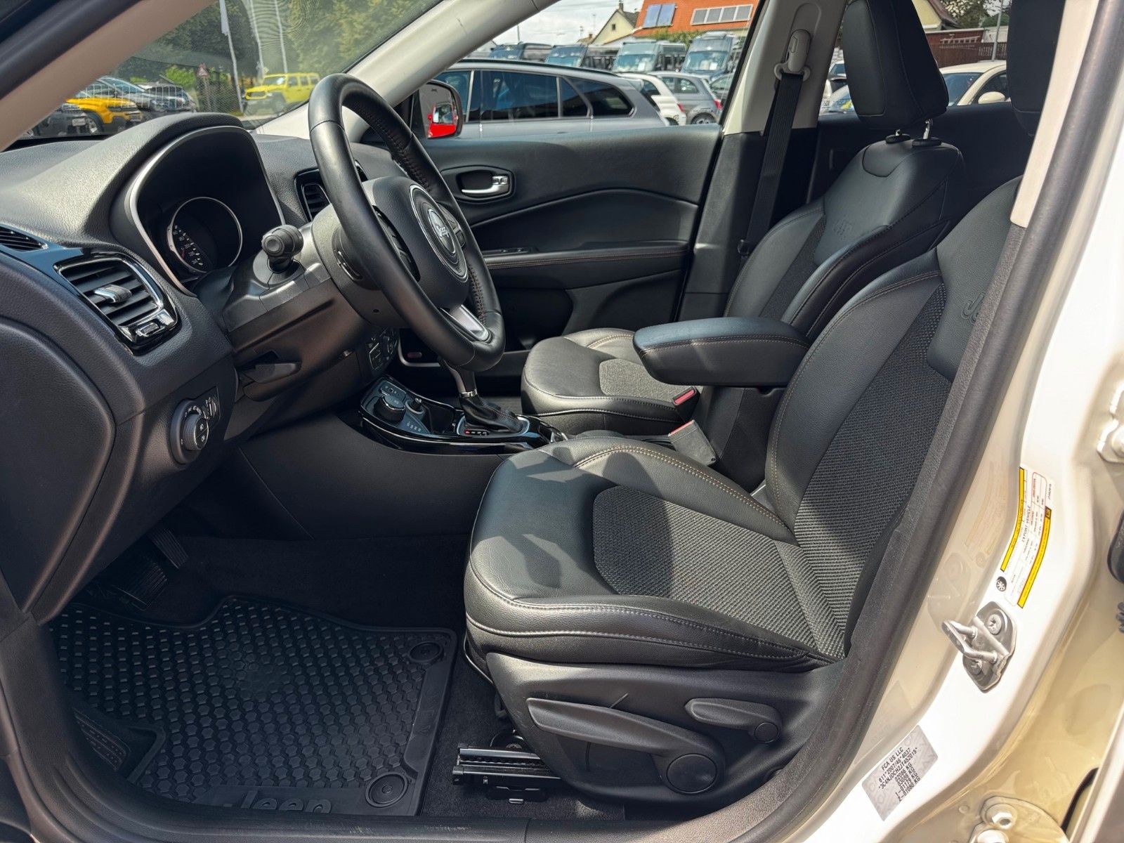 Fahrzeugabbildung Jeep Compass 1,4l 4x4 170PS NAVI SITZH. ACC KAMERA