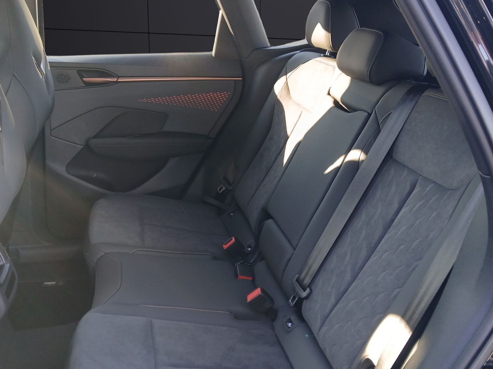 Fahrzeugabbildung CUPRA Terramar 4Drive VZ TSI DSG Matrix ACC SH LRHzg H