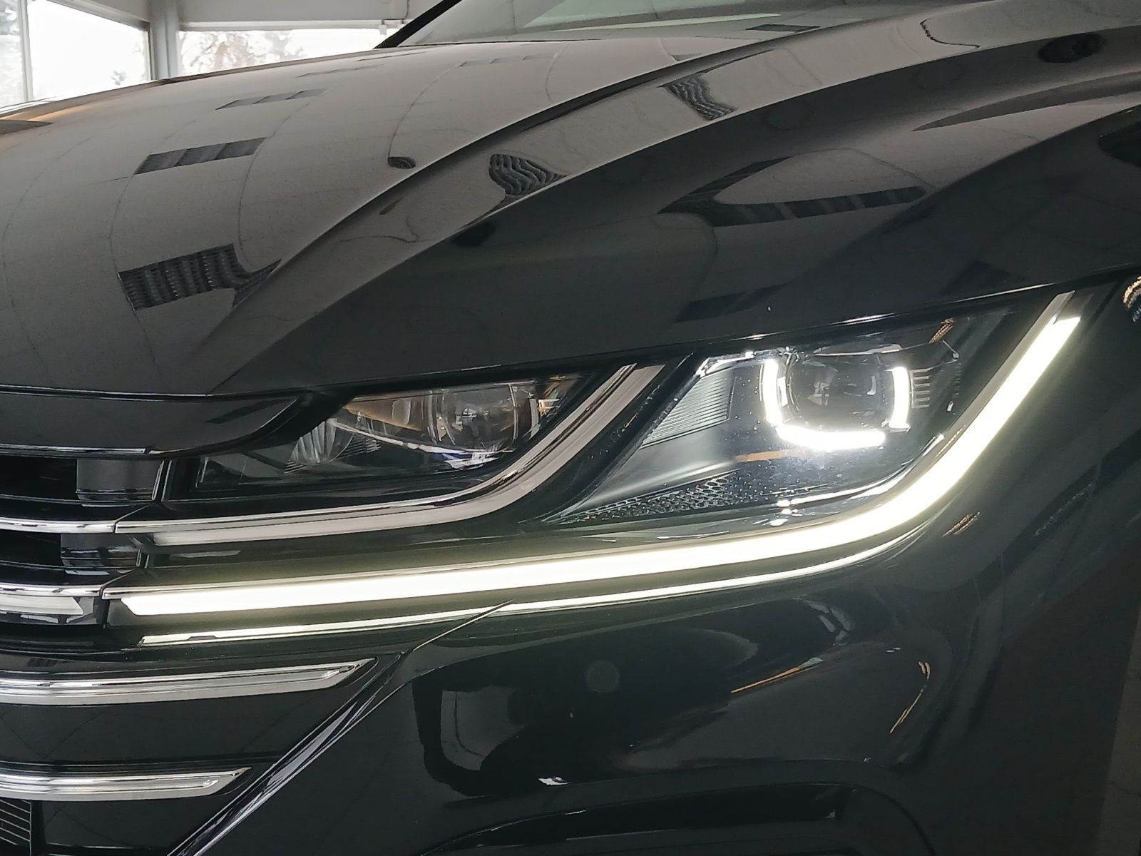 Fahrzeugabbildung Volkswagen Arteon SB TDI R-Line DSG Matrix AHK Navi AID ACC