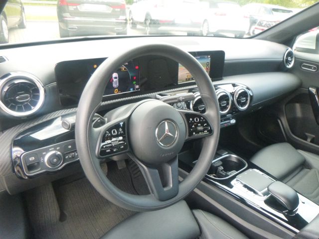 Fahrzeugabbildung Mercedes-Benz A 180 >AUT/NAV/PDC/Sitzheizung<