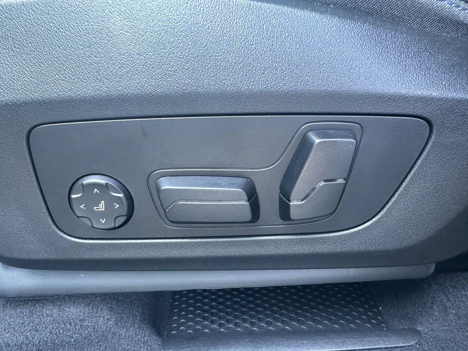 Fahrzeugabbildung BMW X1 xDrive20d M-Sport NAV+LED+PANO+AHK+SHZ