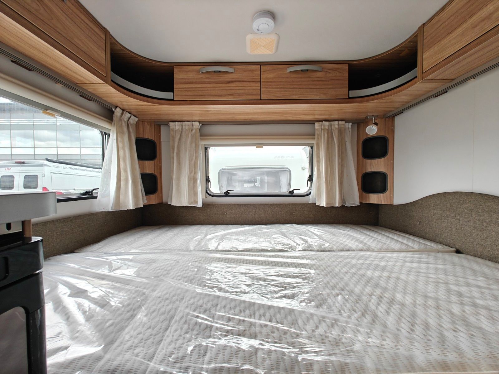 Fahrzeugabbildung HYMER / ERIBA / HYMERCAR Feeling 425 Schlafdach - JETZT 6.464€ SPAREN !!!