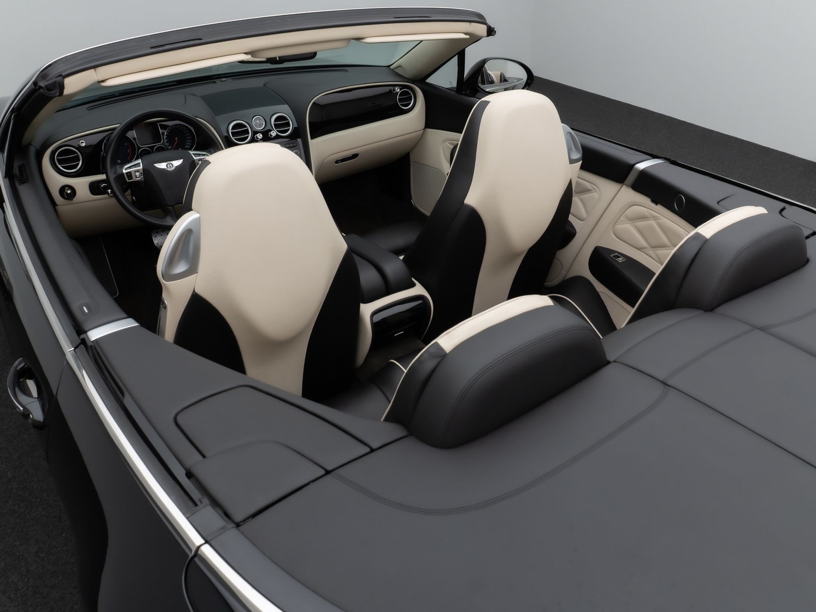 Fahrzeugabbildung Bentley Continental GTC MANSORY Speed Massage VOLL