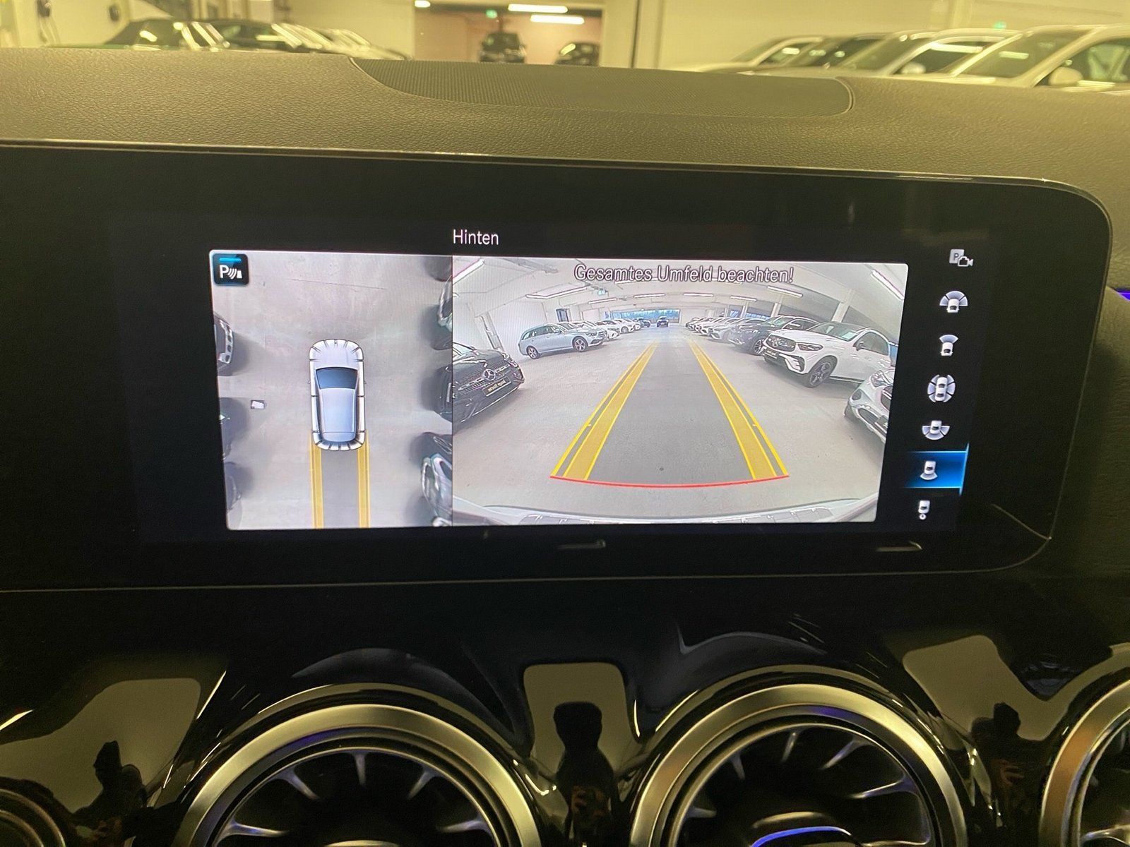 Fahrzeugabbildung Mercedes-Benz GLA 200 Progressive*AHK*Pano*Distron*360°*MBeam*