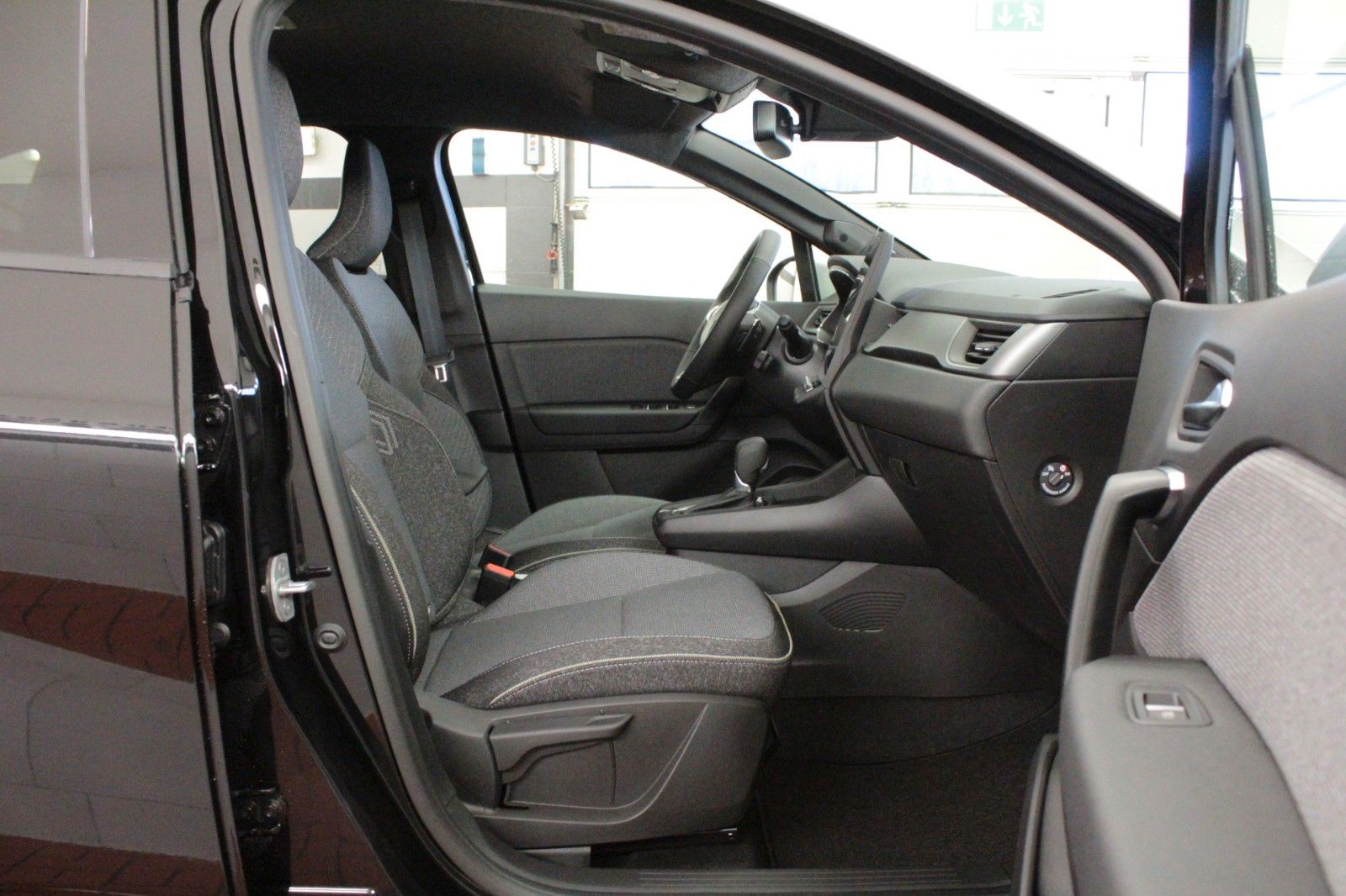 Fahrzeugabbildung Renault Captur Mild Hybrid 160 EDC Techno #15173