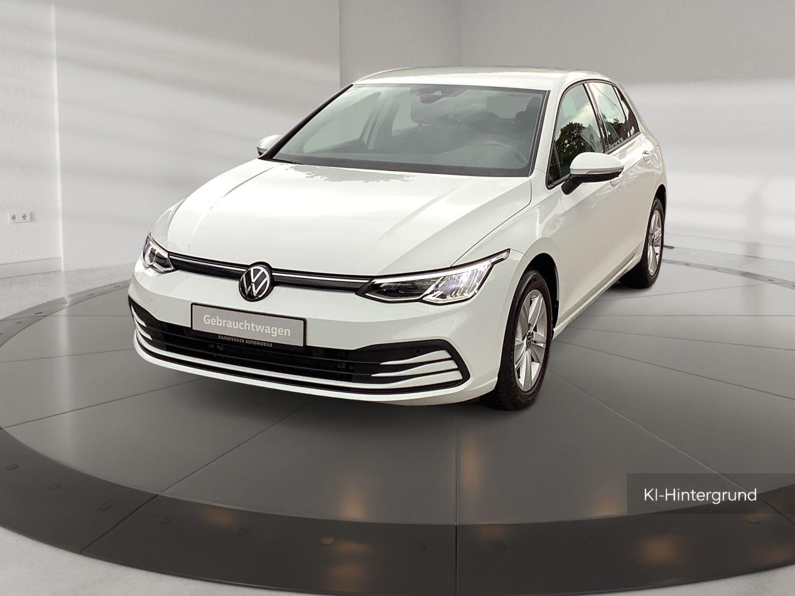 Volkswagen Golf VIII 1.0 eTSI DSG Life LED APP SHZ PDC