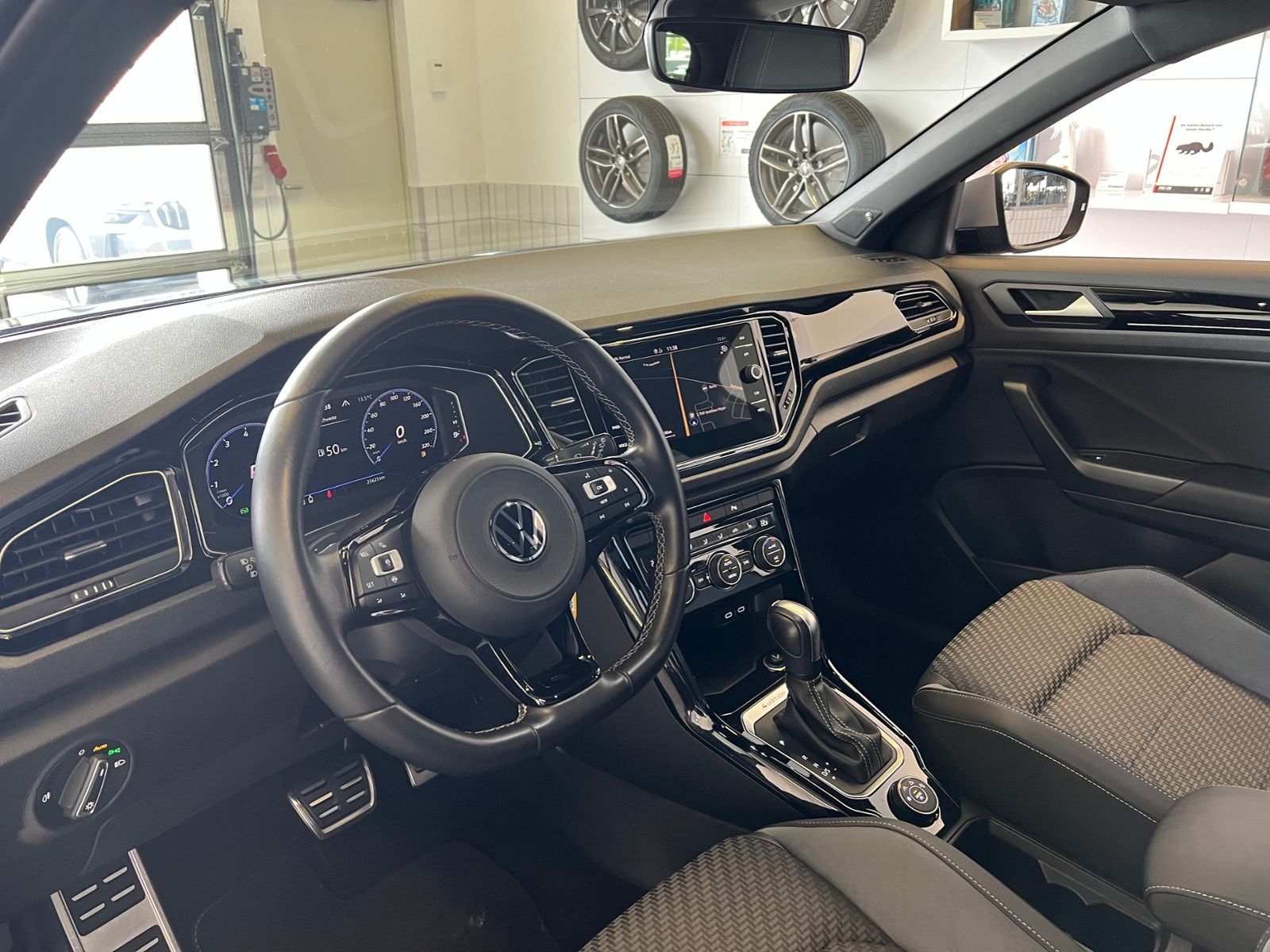 Fahrzeugabbildung Volkswagen T-Roc R 2.0 TSI DSG 4MOTION *Garantie, LED, Kame