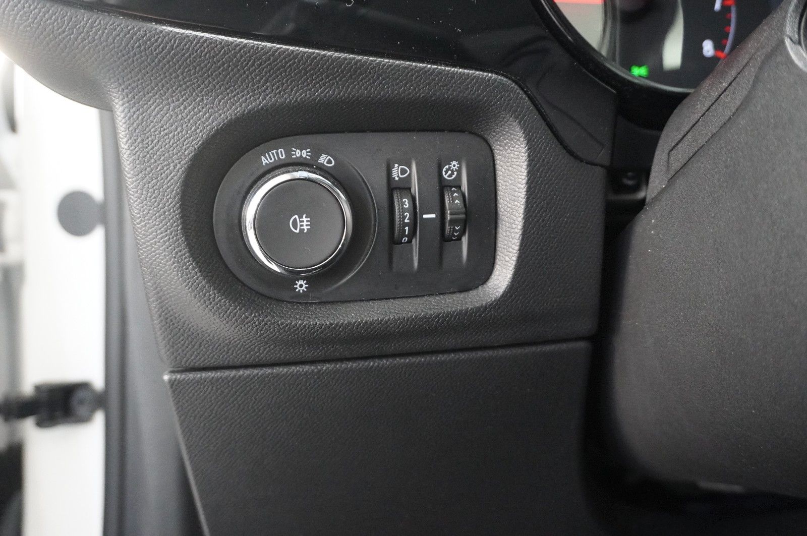 Fahrzeugabbildung Opel Corsa F 1.2 EDITION NAVI/SHZ/PDC/TEMP./USB/DAB+