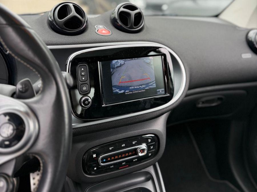 Smart ForTwo BRABUS*JBL*PANORAMA*KAMERA*NAVI*AMBIENTE*