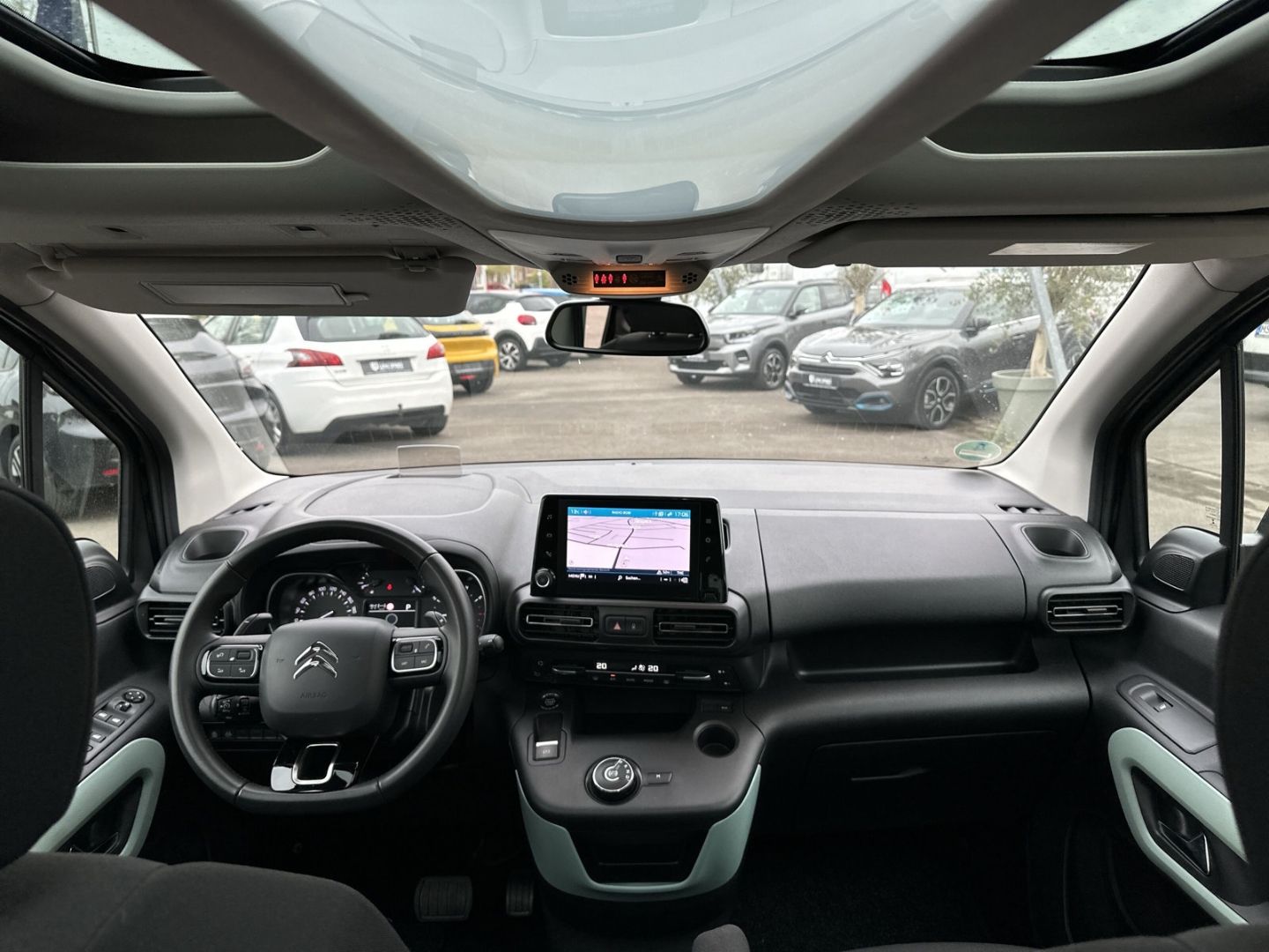 Fahrzeugabbildung Citroën Berlingo 1.2 M PT 130 S&S EAT8 Shine AHK Navi AC