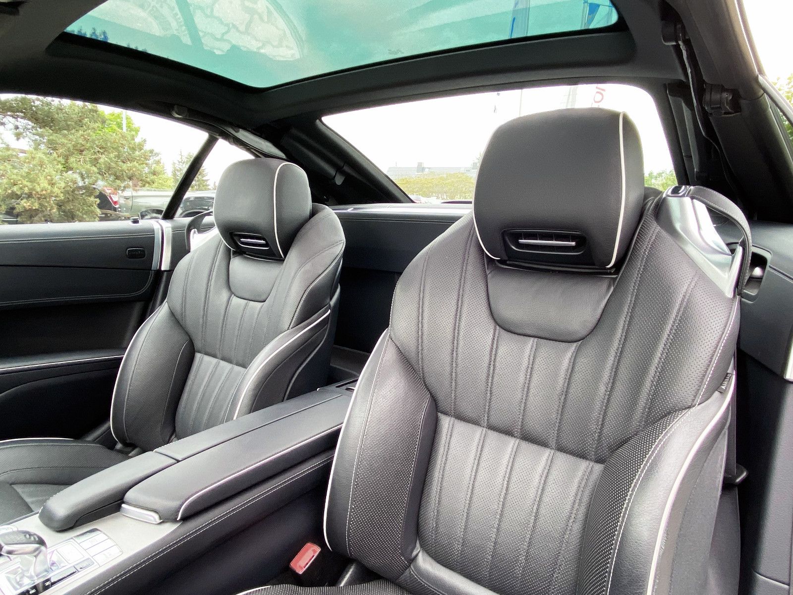 Fahrzeugabbildung Mercedes-Benz SL 400 3.0 V6 AMG+NIGHT+MAGIC-SKY+HARMAN+MASSAGE