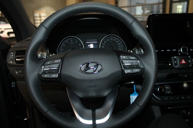 Fahrzeugabbildung Hyundai i30 1.0 T-GDI Connect & Go Sofort Verfügbar!!