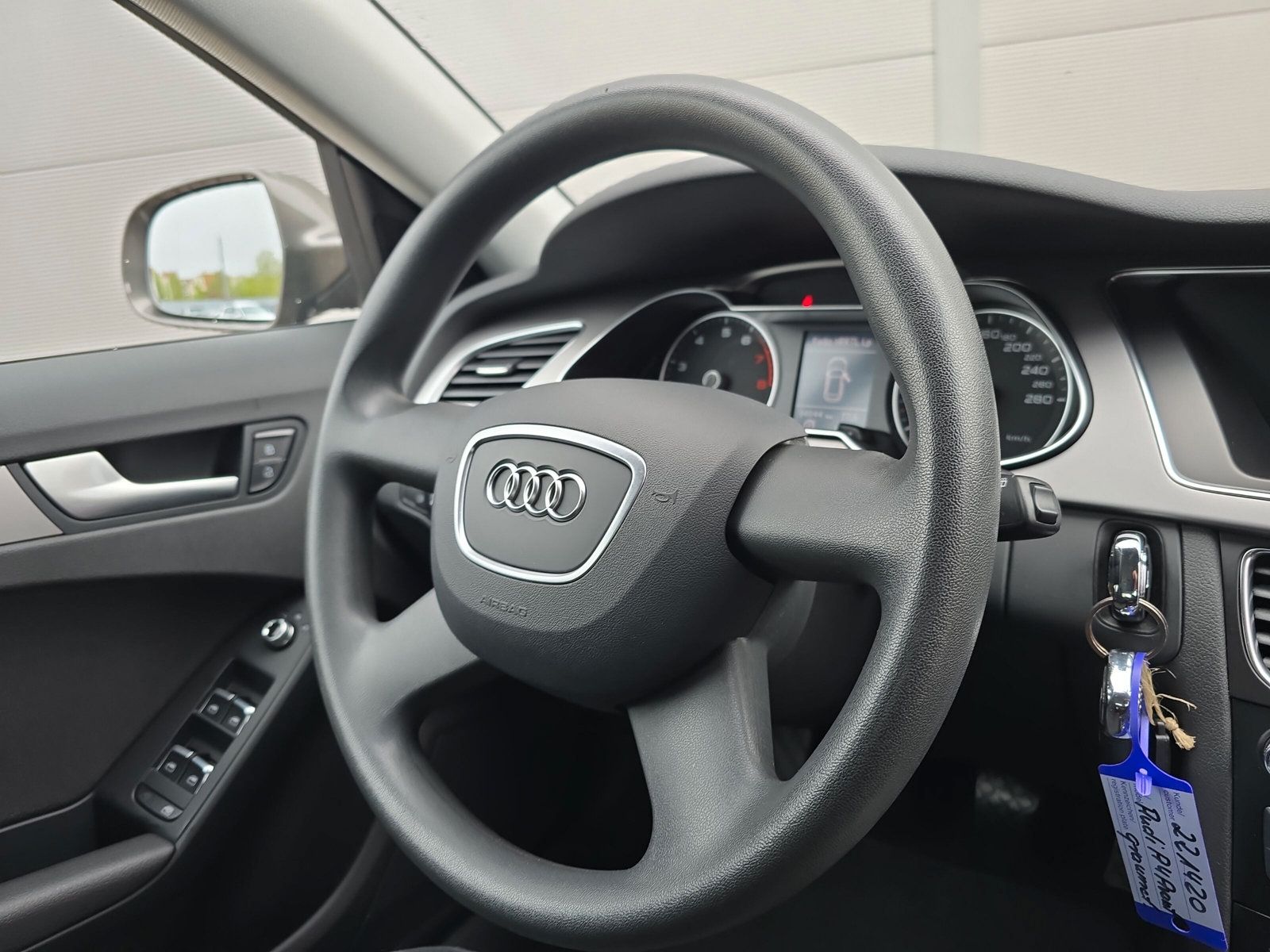Fahrzeugabbildung Audi A4 Avant 1.8 TFSI Attraction 1.HAND XENON AHK