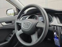 Fahrzeugabbildung Audi A4 Avant 1.8 TFSI Attraction 1.HAND XENON AHK