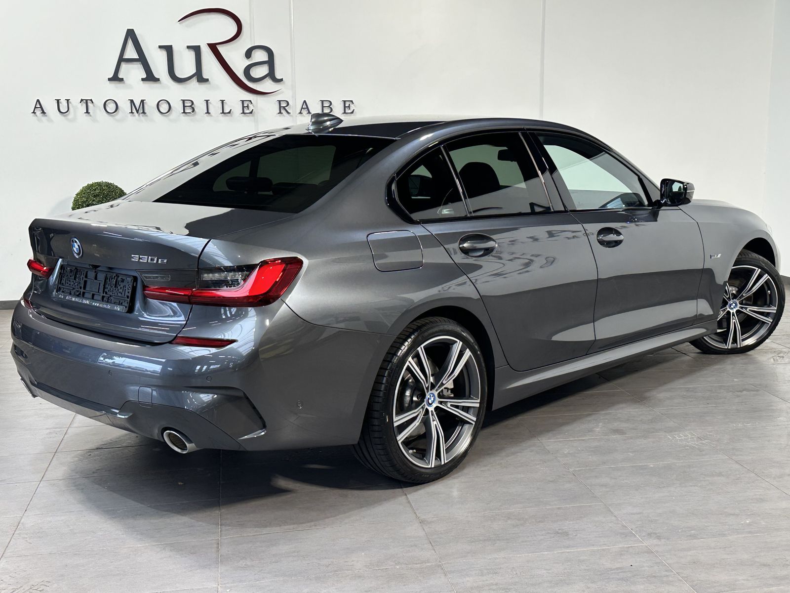 Fahrzeugabbildung BMW 330e M-Sport NAV+LASER+ACC+HEAD-UP+KAMERA+19ZOLL
