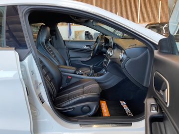 Mercedes-Benz CLA 180 Shooting Brake *NAVI*PDC*TEMPOMAT*