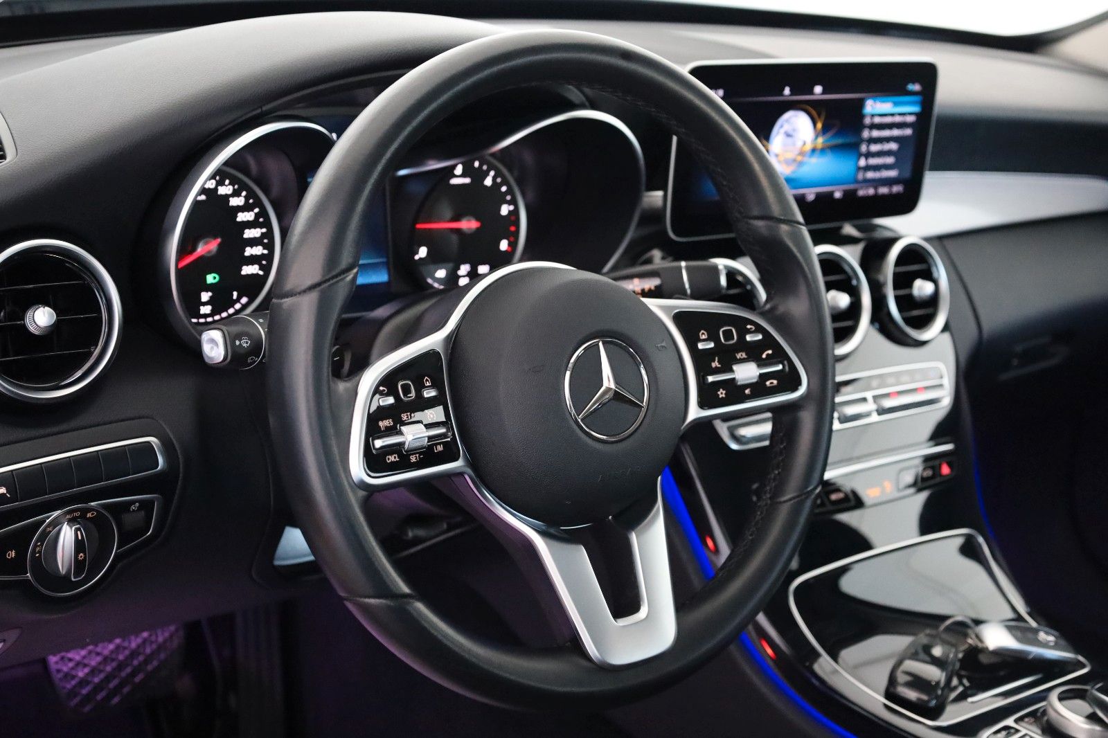 Fahrzeugabbildung Mercedes-Benz C 200d T T.Leder,Apple CarPlay,Kamera,SH,PDC,AHK