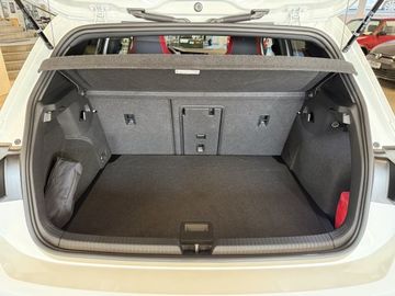 Fotografie des VW Golf VIII 2,0l TSI DSG GTI